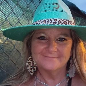 Meet your Posher, Cari